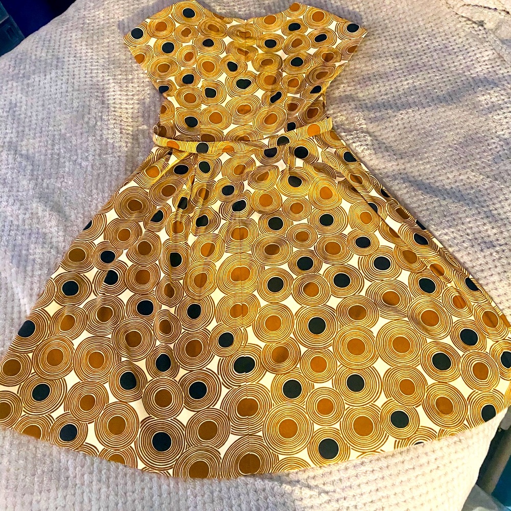 Casual knee length dress with belt